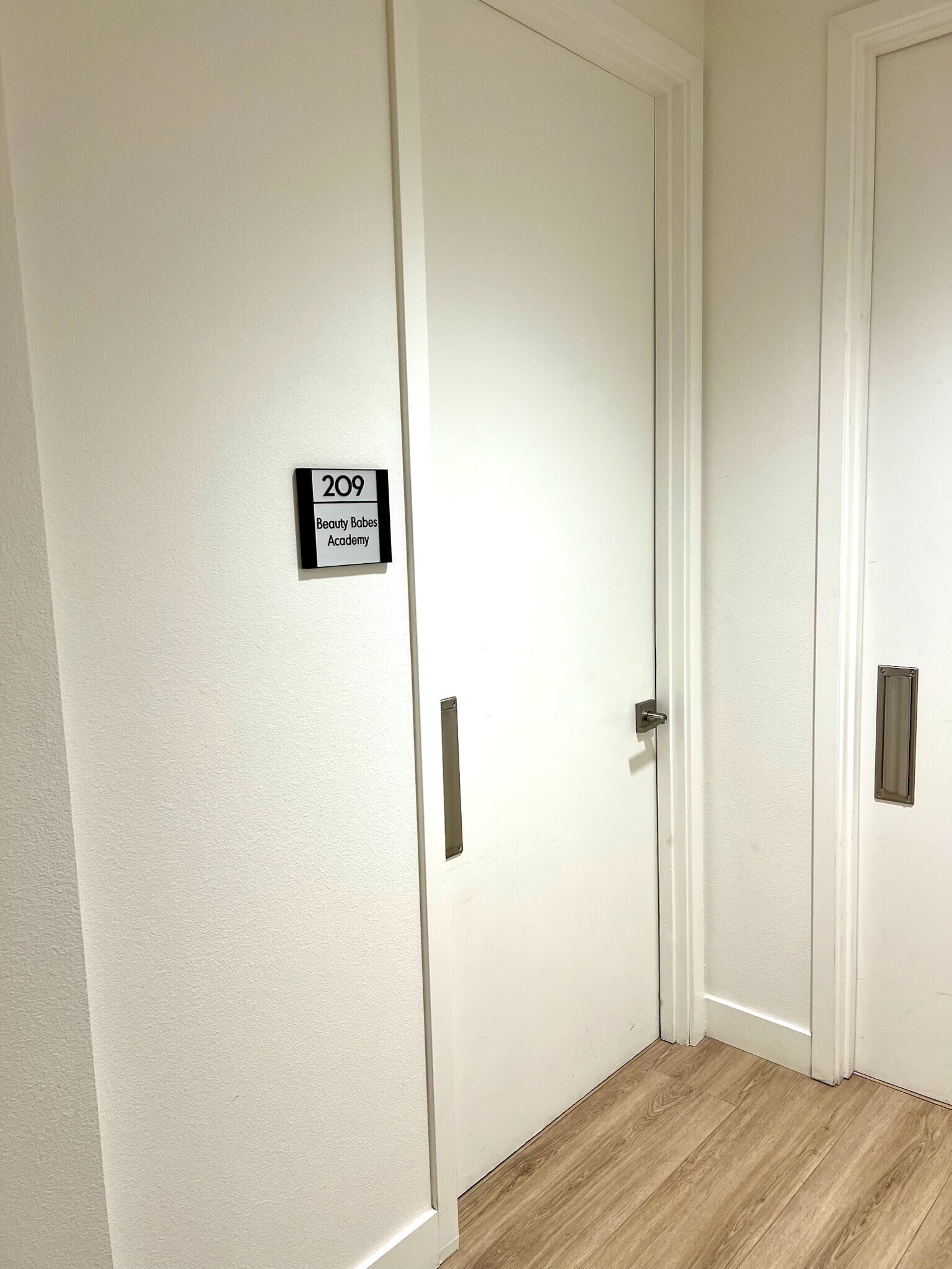 1429 Thousand Oaks Blvd, Thousand Oaks, CA for lease Interior Photo- Image 1 of 1