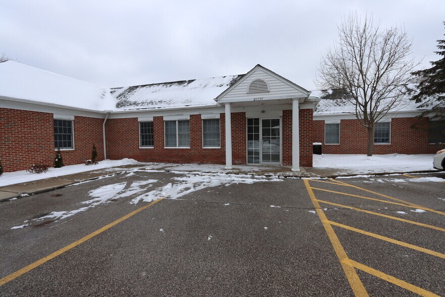 27350-27358 Center Ridge Rd, Westlake, OH à louer - Photo du bâtiment - Image 2 de 7