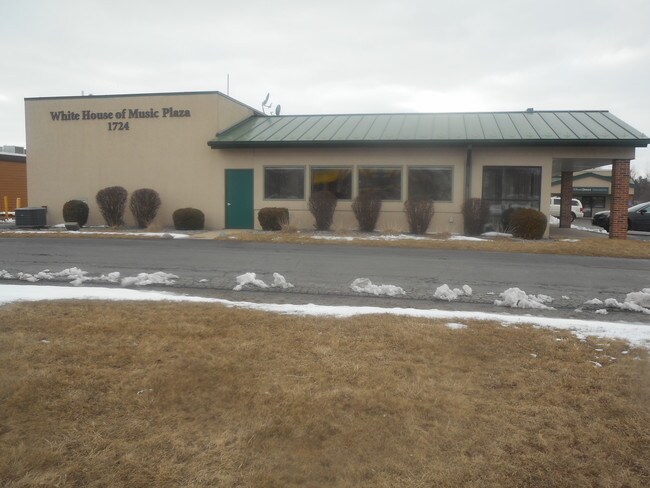 Plus de détails pour 1724 S Church St, Watertown, WI - Commerce de détail à louer