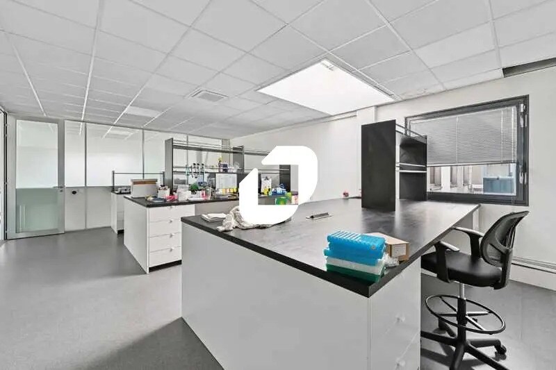 Office in Roissy-en-France for lease - Interior Photo - Image 2 of 12