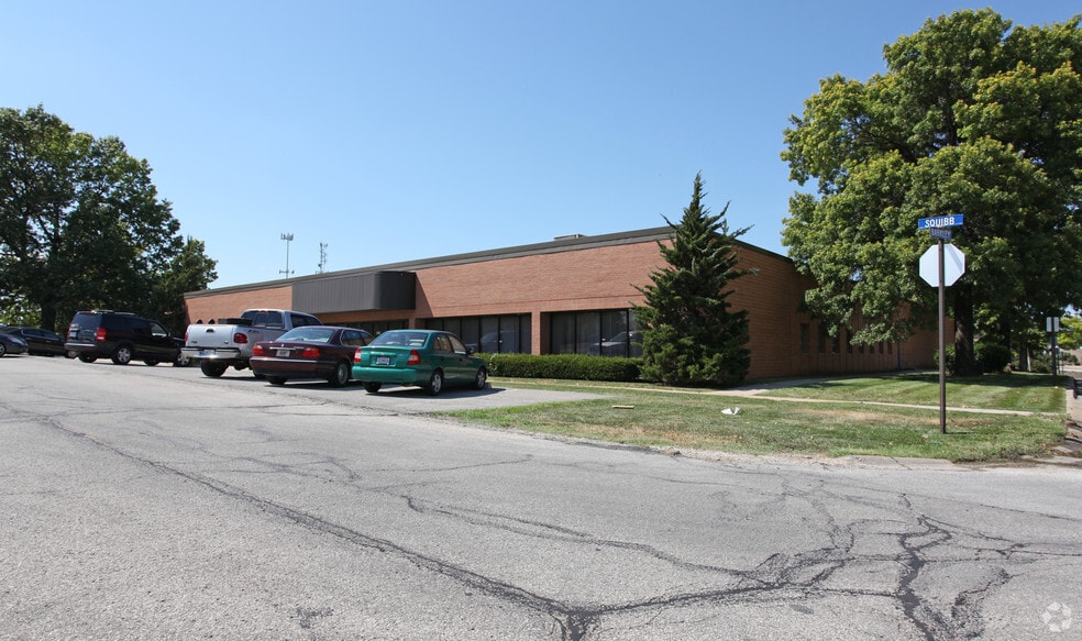 6800-6840 Squibb Rd, Mission, KS for lease - Primary Photo - Image 1 of 11