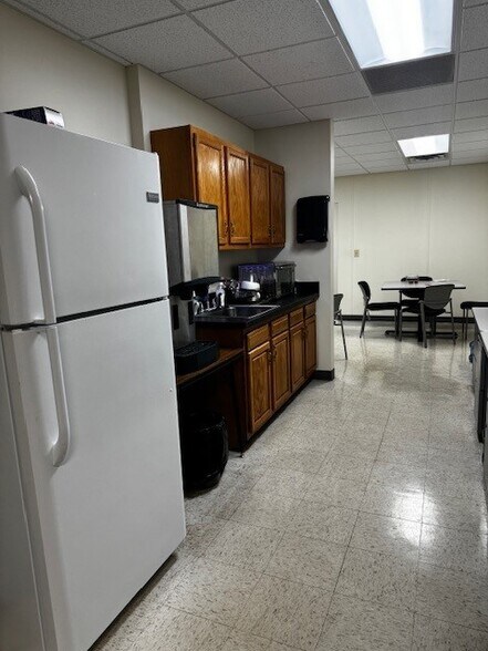 1207 Quarrier St, Charleston, WV à louer - Photo du bâtiment - Image 3 de 8