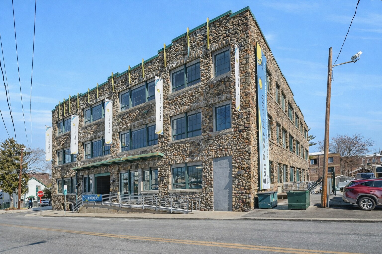 31 W Broad St, Haverstraw, NY à louer Photo principale- Image 1 de 57