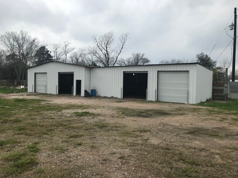 10300 Burden St, Houston, TX à louer - Photo du bâtiment - Image 1 de 9
