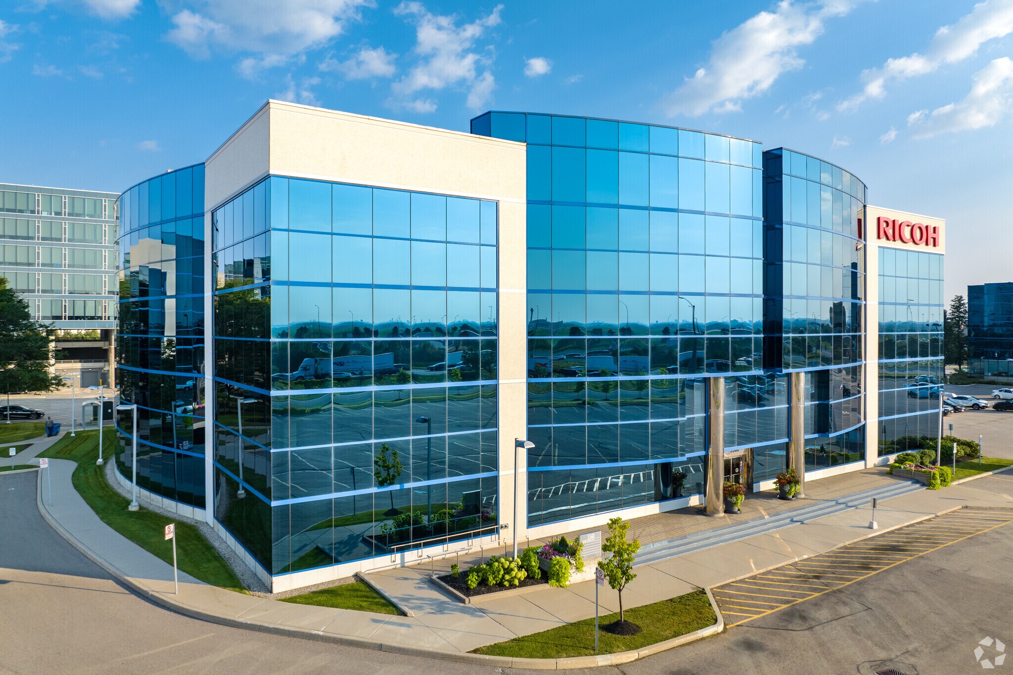 5560 Explorer Dr, Mississauga, ON à louer Photo du bâtiment- Image 1 de 14
