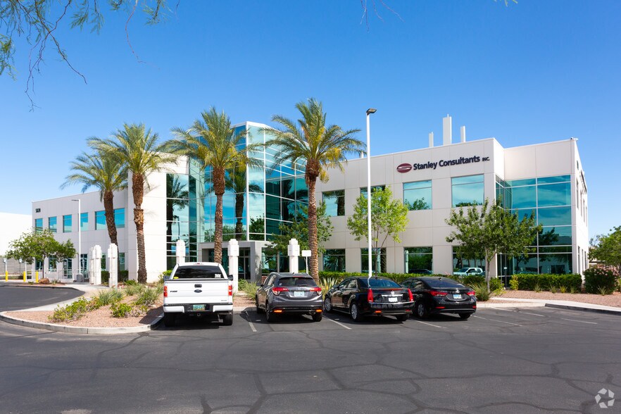 5740 S Eastern Ave, Las Vegas, NV à louer - Photo principale - Image 1 de 3