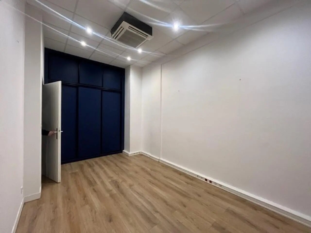 13 Rue Du Général Delestraint, Paris for lease Interior Photo- Image 1 of 6