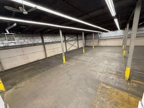 222 Universal Dr, North Haven, CT à louer Photo intérieure- Image 2 de 2