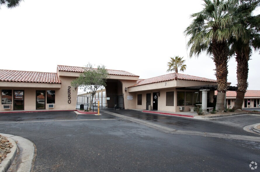 2550 Chandler Ave, Las Vegas, NV à louer - Photo du bâtiment - Image 2 de 8