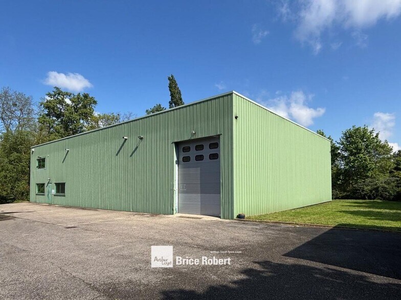 Local d'activités dans Fleurieu-sur-Saône à vendre - Photo du bâtiment - Image 2 de 8