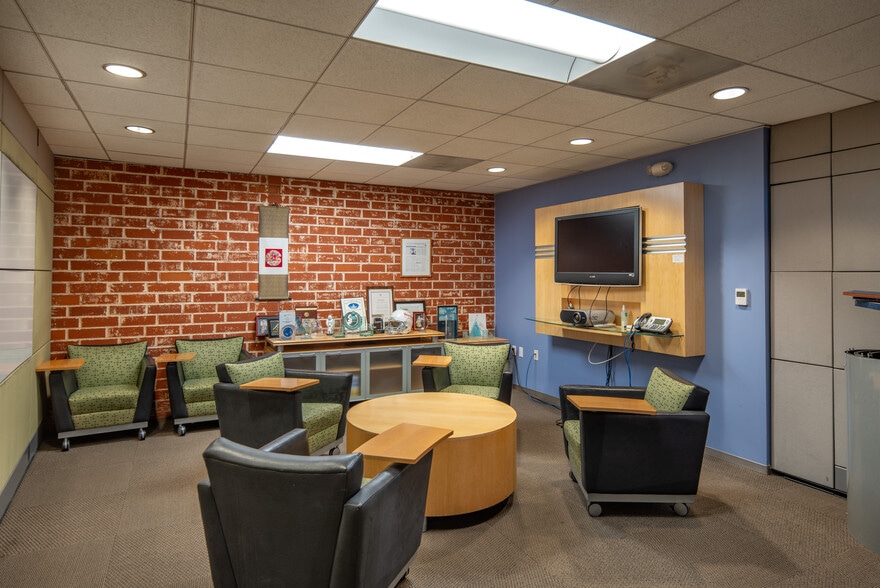 48 S Chester Ave, Pasadena, CA for sale - Building Photo - Image 2 of 8