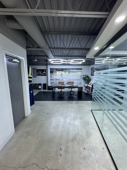 8490-8496 Tyco Rd, Vienna, VA for lease - Primary Photo - Image 1 of 8