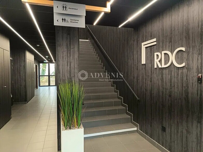 Office in VILLENEUVE-D'ASCQ for sale - Lobby - Image 3 of 12