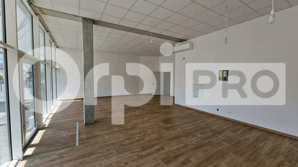 Retail in Bègles for lease - Interior Photo - Image 2 of 5