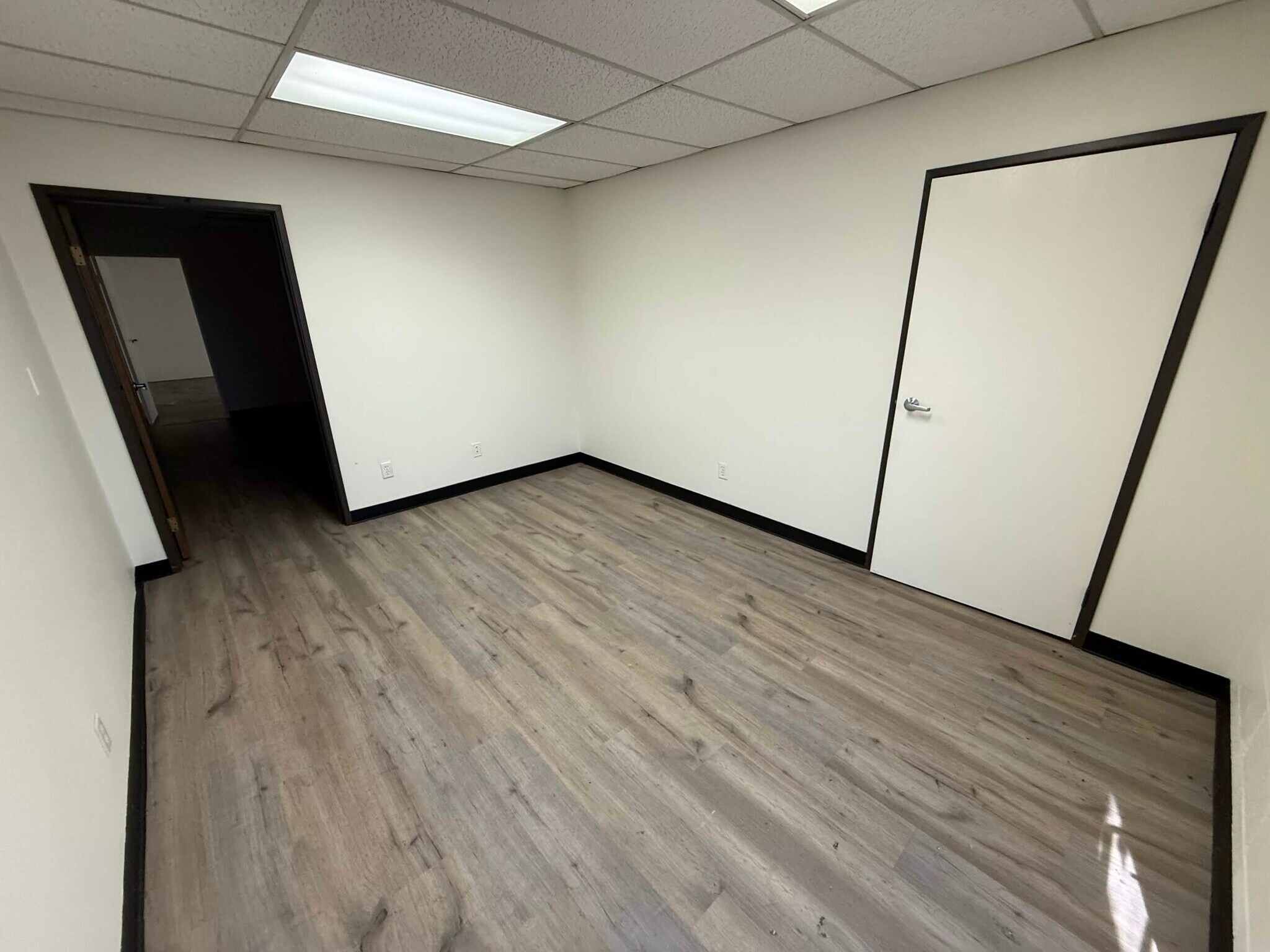 8030-8040 Remmet Ave, Canoga Park, CA for lease Interior Photo- Image 1 of 5