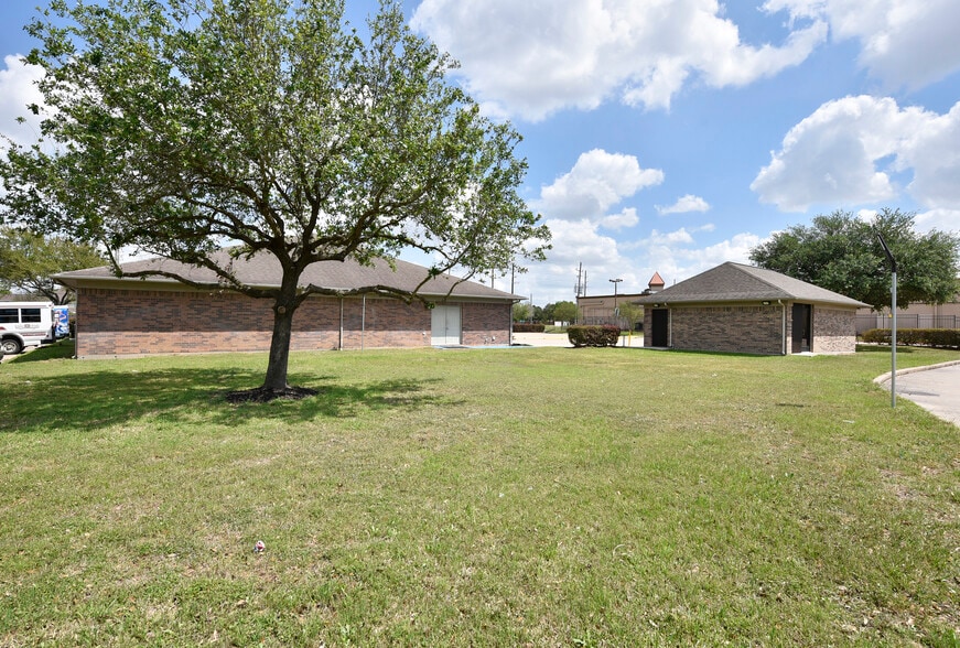 11110 S Highway 6, Sugar Land, TX à vendre - Photo du bâtiment - Image 2 de 16