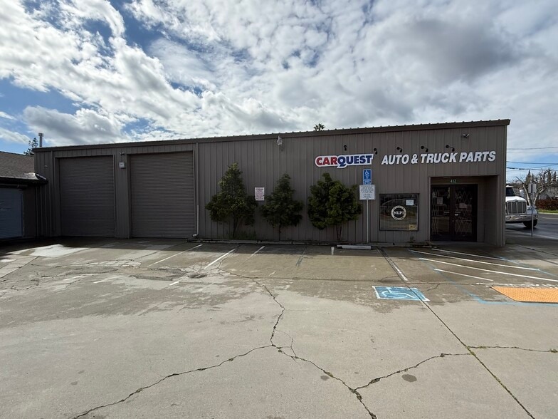 412 S Yosemite Ave, Oakdale, CA for sale - Building Photo - Image 3 of 10