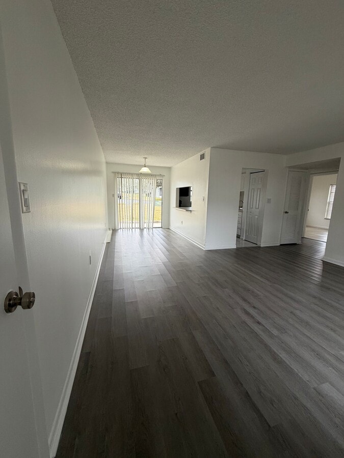 2419 SE 16th Ave, Ocala, FL 34471 - Unit H - - Interior Photo - Image 2 of 18
