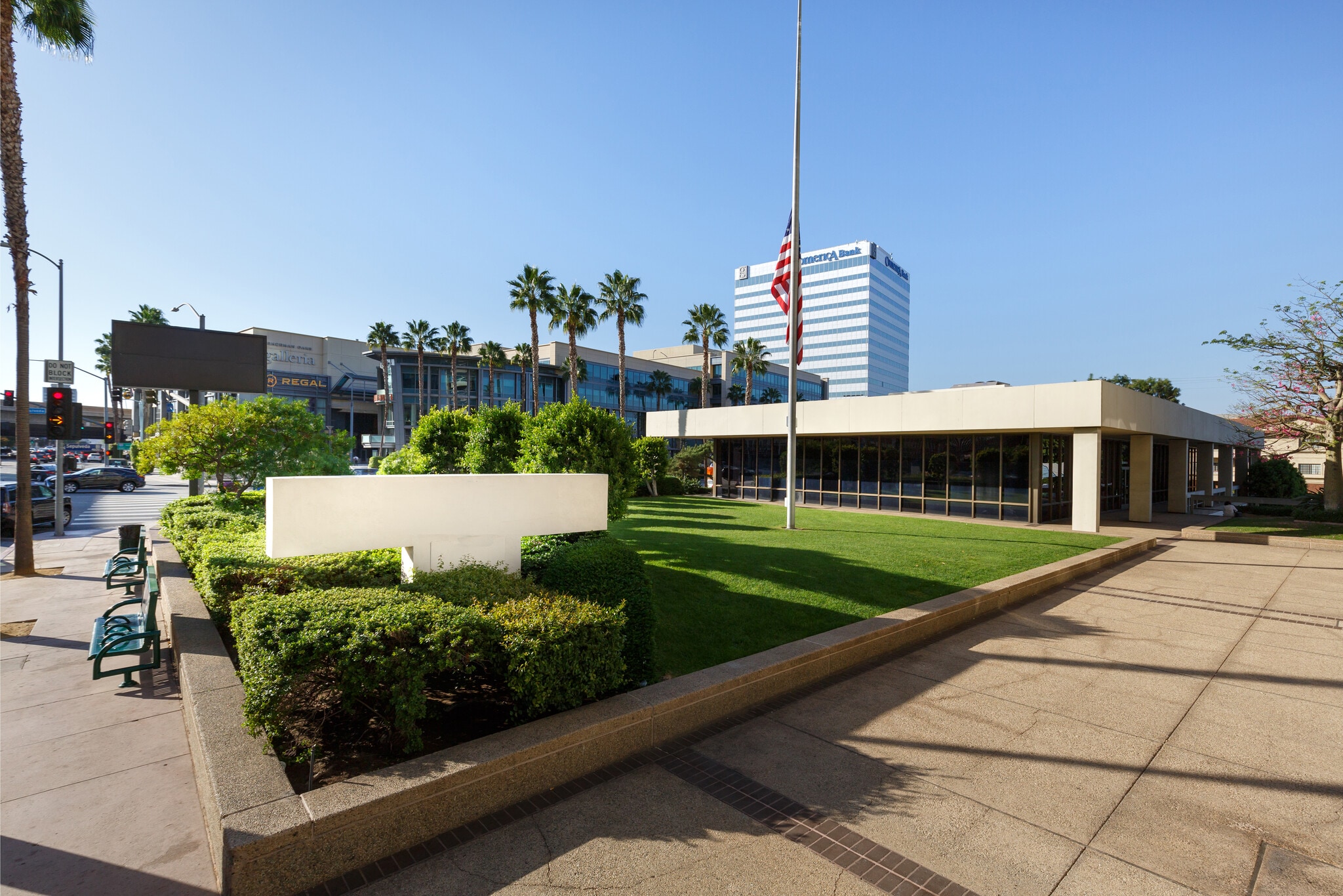 15255 Ventura Blvd, Sherman Oaks, CA for lease Primary Photo- Image 1 of 6