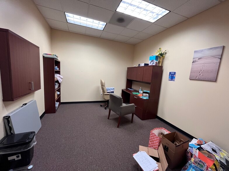 235 Remington Blvd, Bolingbrook, IL for lease - Interior Photo - Image 2 of 8