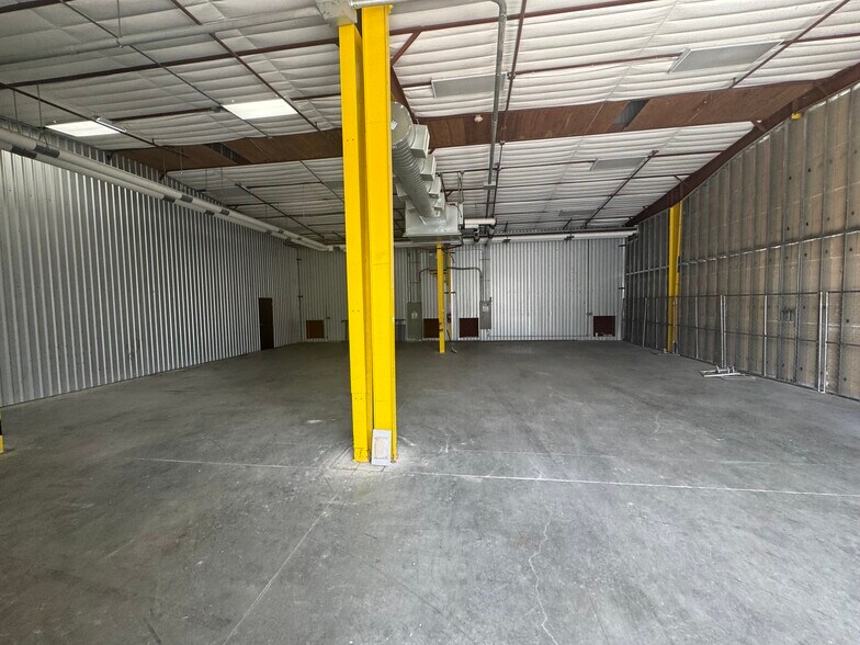 2251 Topline Way, Brooksville, FL à louer - Photo du bâtiment - Image 3 de 7