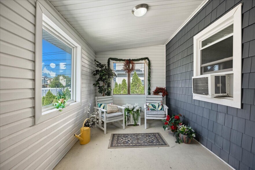 188 Beach 123rd St, Rockaway Park, NY à vendre - Photo du bâtiment - Image 3 de 49