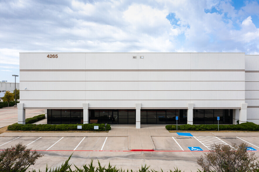 4265 Trade Center Dr, Grapevine, TX for lease - Building Photo - Image 2 of 5