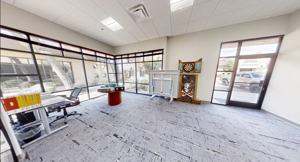 8145 E Indian Bend Rd, Scottsdale, AZ à louer - Photo du bâtiment - Image 2 de 3