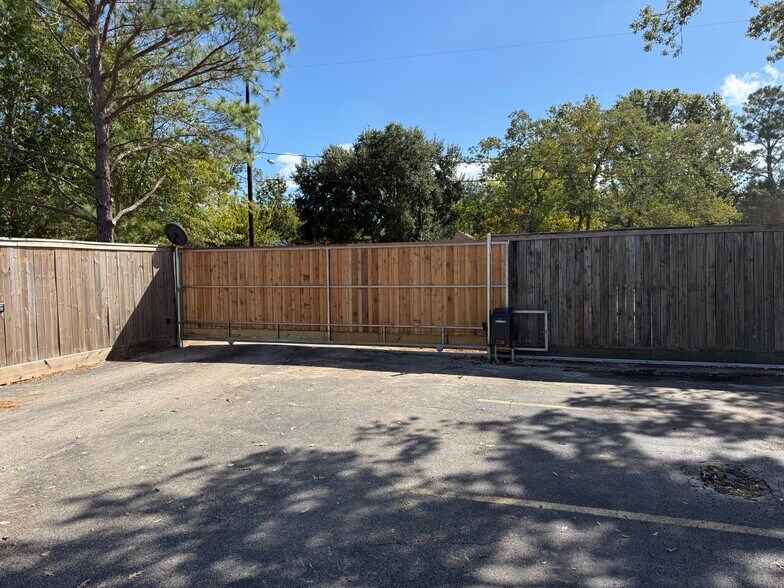 304 Meadow Ln, Kemah, TX à louer - Photo intérieure - Image 3 de 7