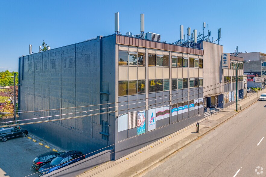5506-5550 Fraser St, Vancouver, BC à louer - Photo du bâtiment - Image 3 de 5