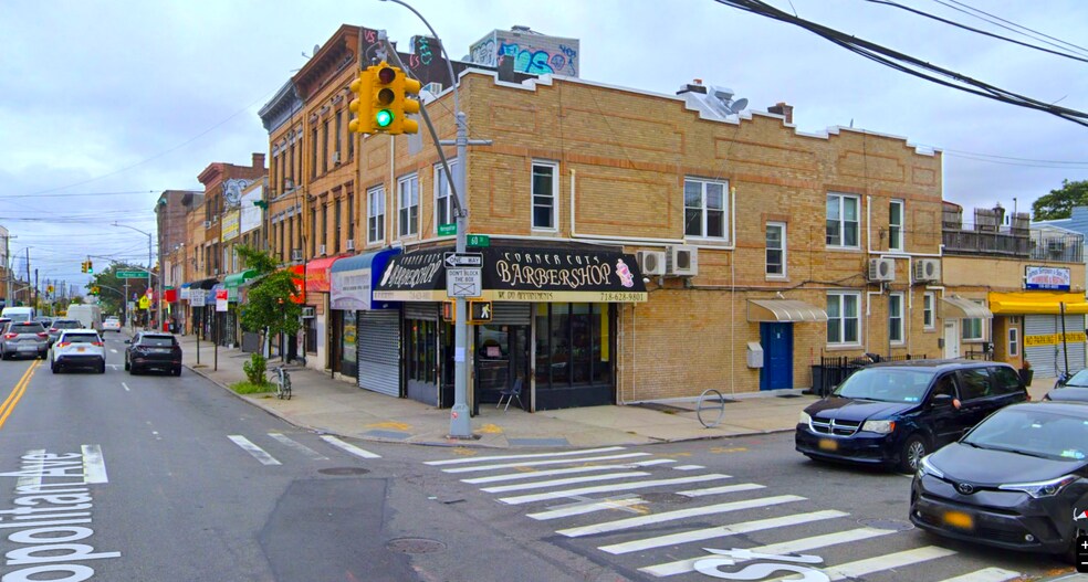 5807 Metropolitan Ave, Ridgewood, NY à louer - Photo du bâtiment - Image 2 de 8