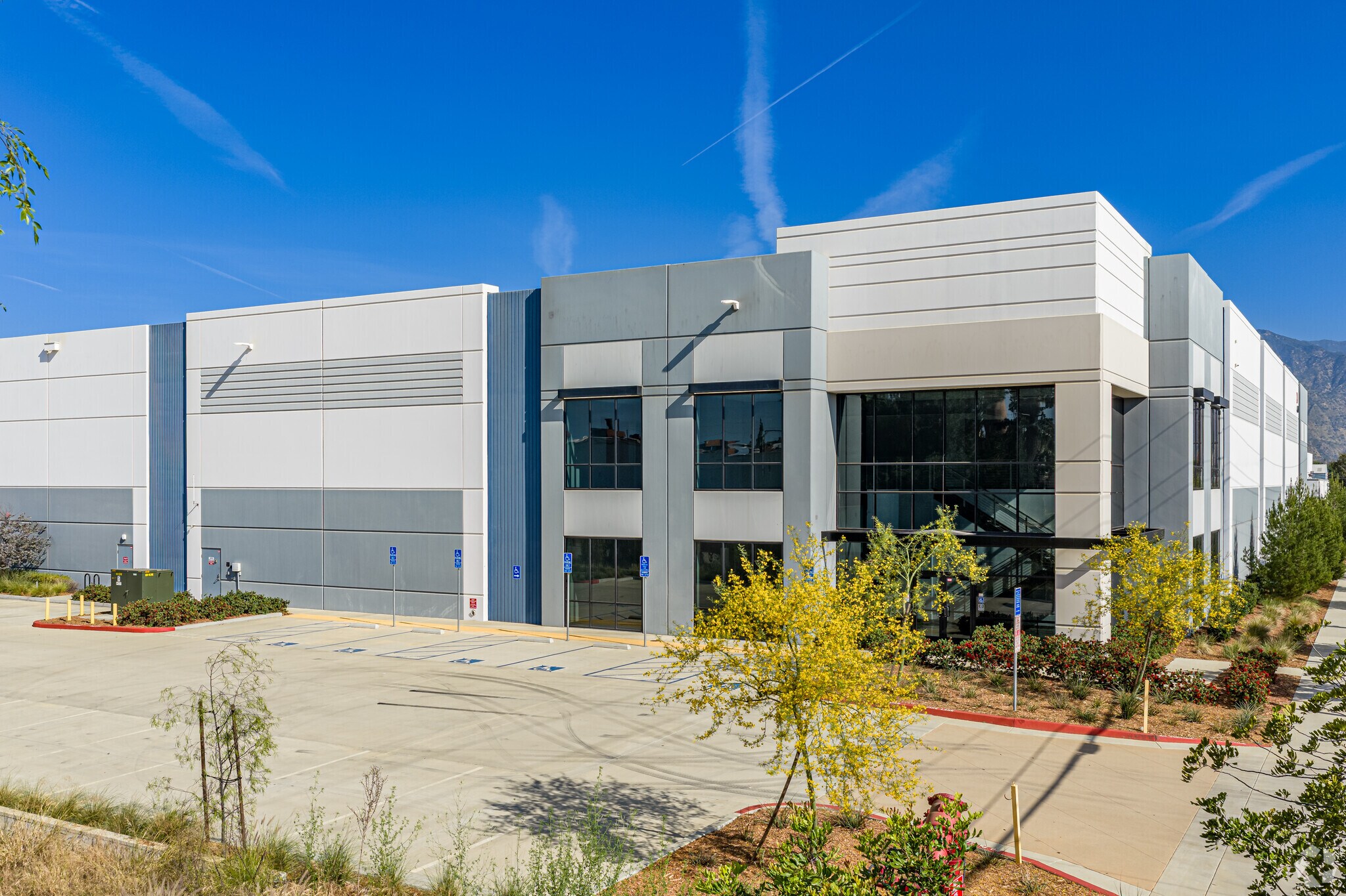 415 S Motor Ave, Azusa, CA à vendre Photo du bâtiment- Image 1 de 29