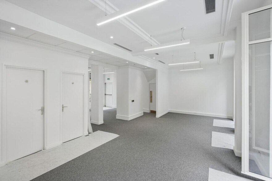 9-11 Rue Montalivet, Paris for lease - Building Photo - Image 2 of 14