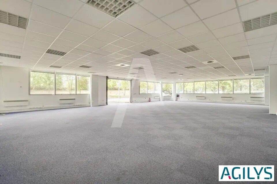 Flex in Les Ulis for lease Building Photo- Image 1 of 6