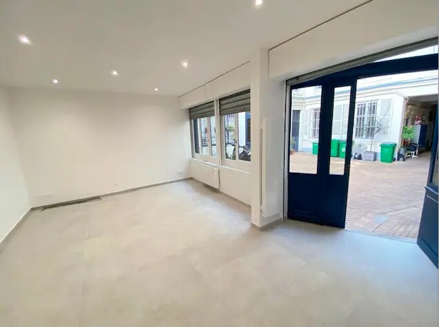 Office in Paris for lease Building Photo- Image 1 of 6