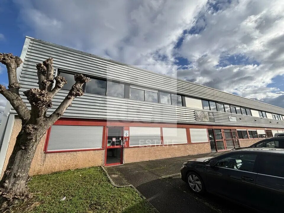 Flex in Vaulx-en-Velin for lease Building Photo- Image 1 of 13