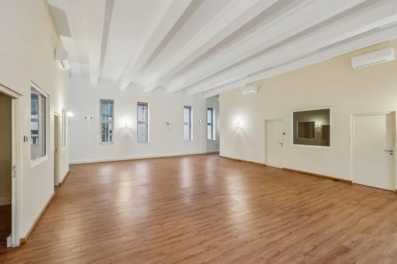 Office in Asnières-sur-Seine for lease - Building Photo - Image 2 of 8