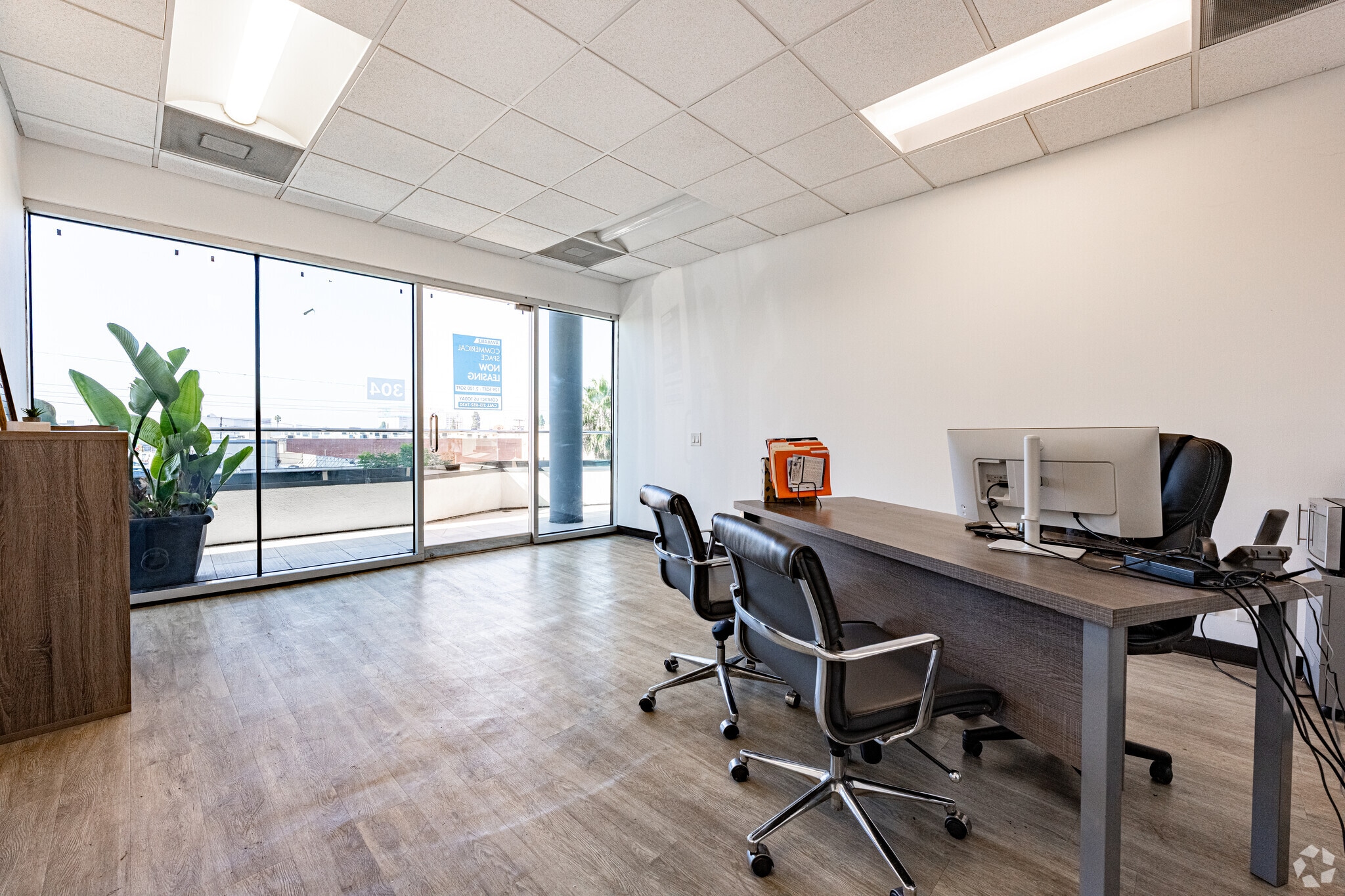 221 E 12th St, Los Angeles, CA for lease Interior Photo- Image 1 of 1