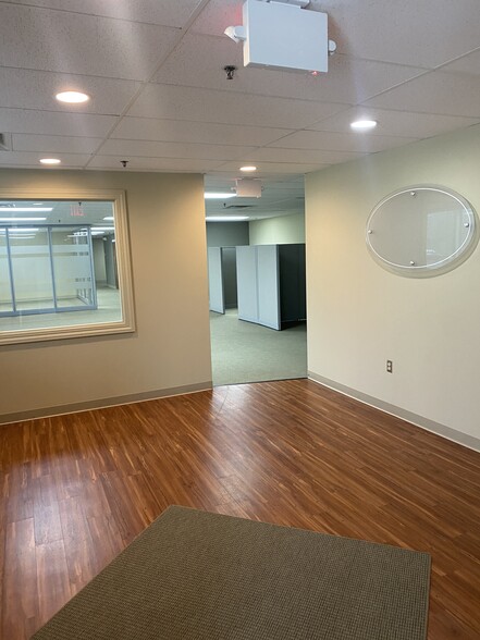 303 Corporate Center Dr, Vandalia, OH for lease - Interior Photo - Image 3 of 13