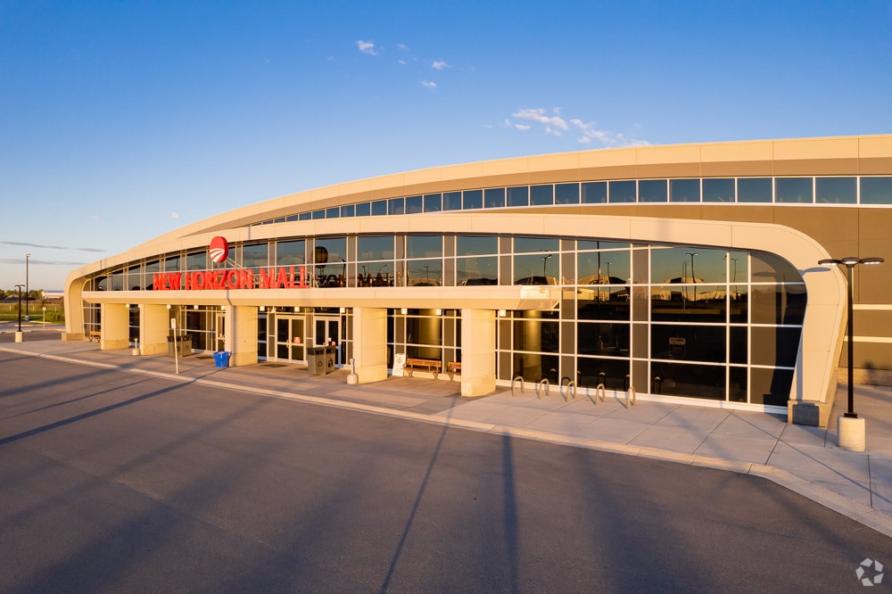 260300 Writing Creek Cres, Balzac, AB à vendre Photo du bâtiment- Image 1 de 7