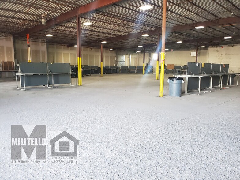 2576 Walden ave, Buffalo, NY à louer - Photo du bâtiment - Image 2 de 2