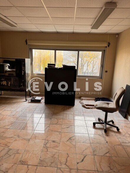 Local d'activités dans Buc à vendre - Photo intérieure - Image 2 de 11