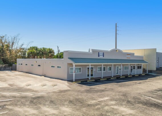 105-111 Cleveland Ave, Cocoa Beach, FL à louer - Photo du bâtiment - Image 2 de 8