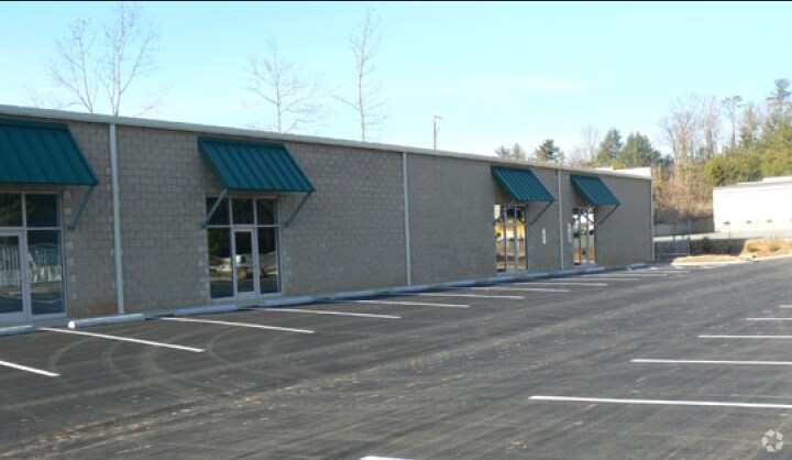 6 Winners Cir, Arden, NC à louer - Photo du bâtiment - Image 2 de 2