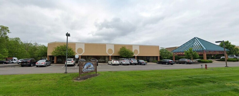 11820 Kemper Springs Dr, Forest Park, OH à louer - Photo du bâtiment - Image 3 de 5