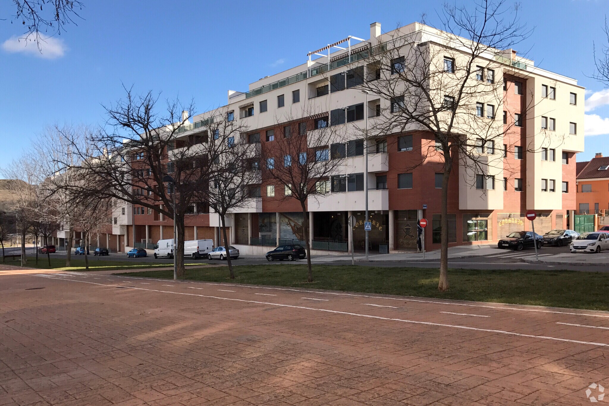 Retail in Guadalajara, Guadalajara for lease Primary Photo- Image 1 of 2