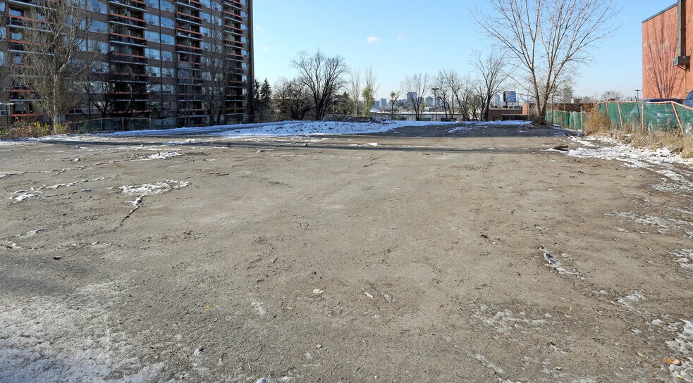 1460 Victoria Park Ave, Toronto, ON à vendre - Photo du bâtiment - Image 2 de 4