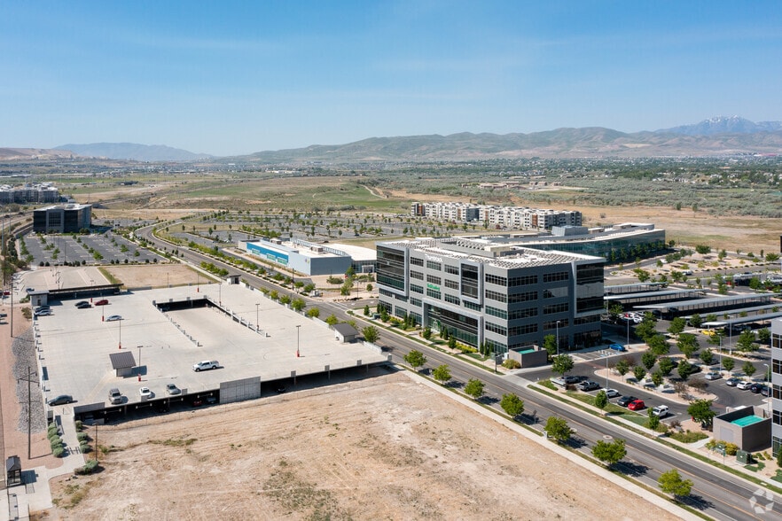 380 Data Dr, Draper, UT for lease - Building Photo - Image 3 of 14