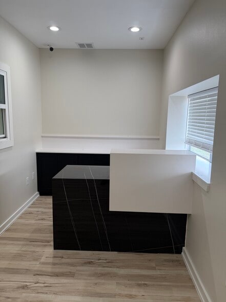 11721 Von Quintus Rd, Austin, TX à louer - Photo du bâtiment - Image 3 de 6