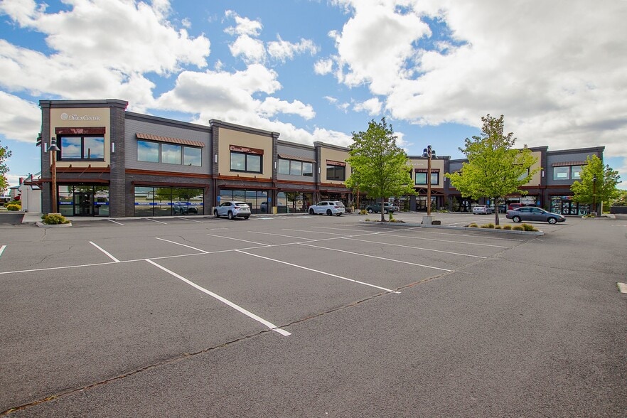 2127 S Hwy 97, Redmond, OR for lease - Building Photo - Image 3 of 9